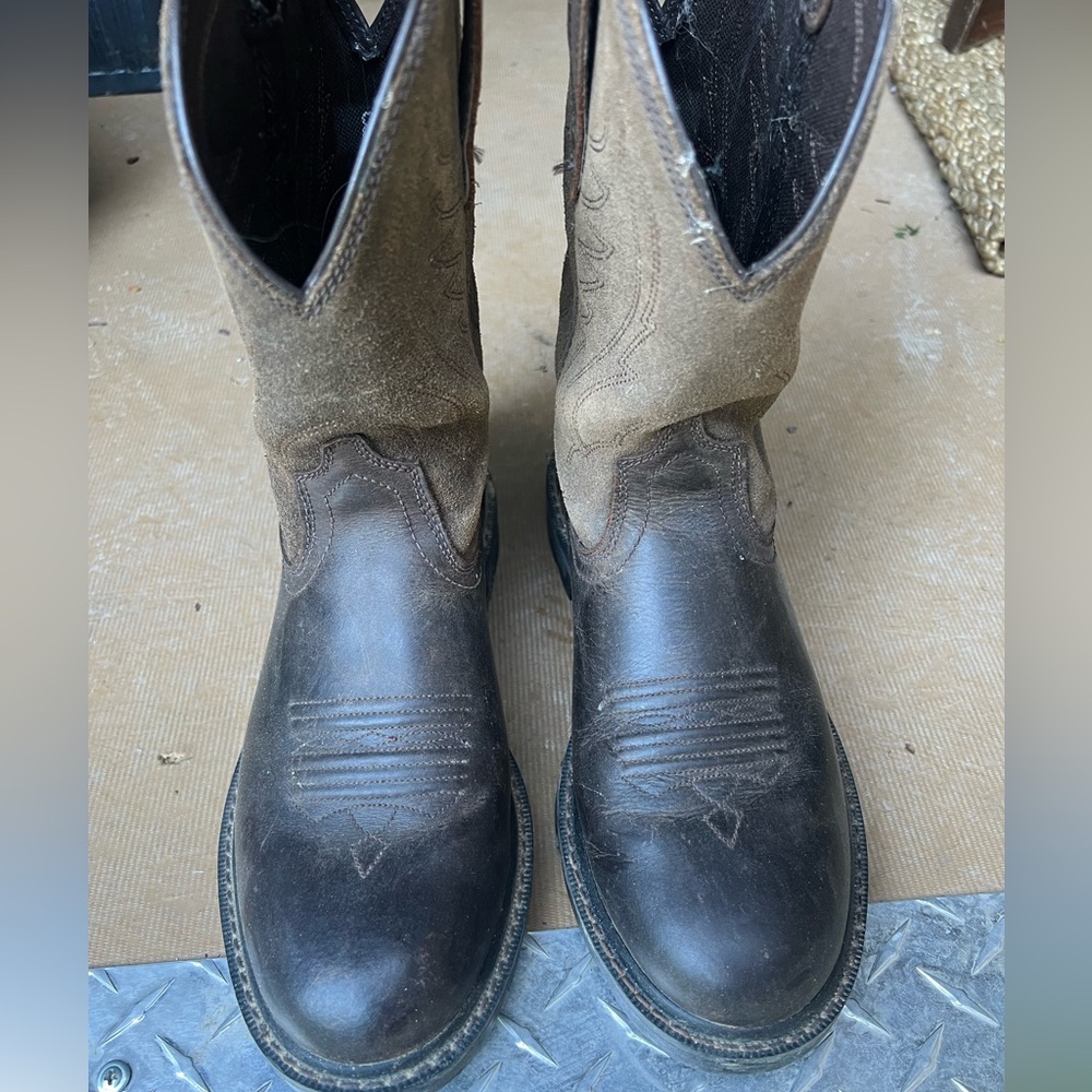 Ariat Groundbreaker Round toe work boots